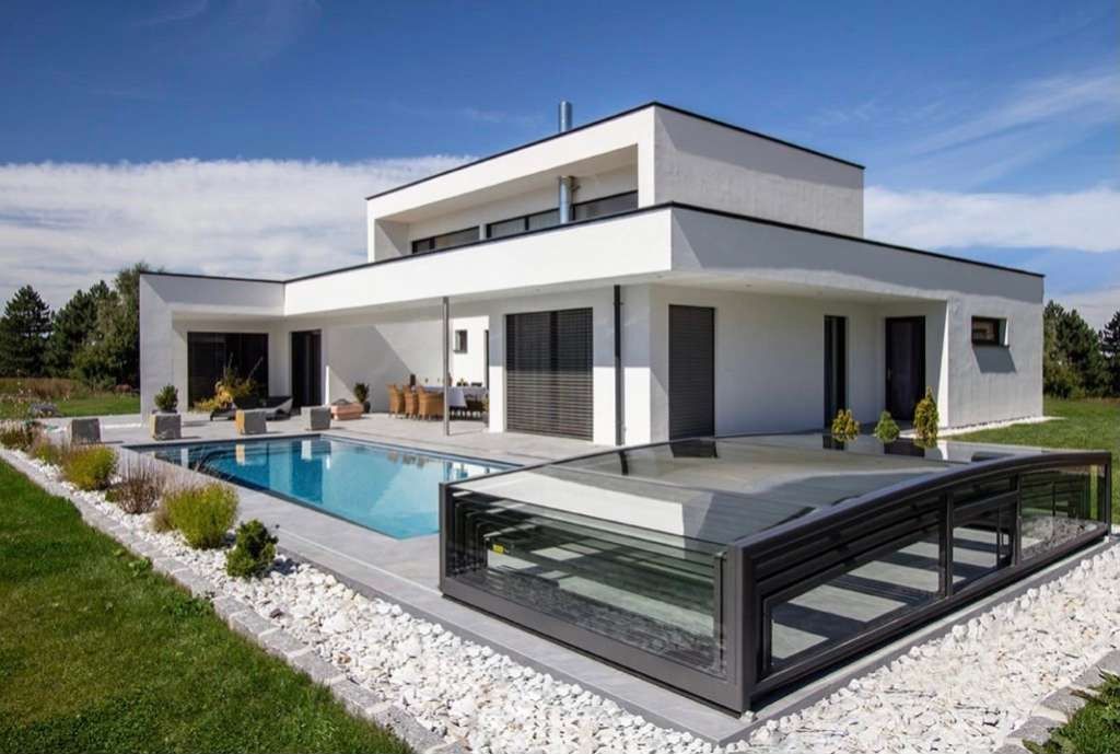 Moderne Villa mit Pool und Glasüberdachung