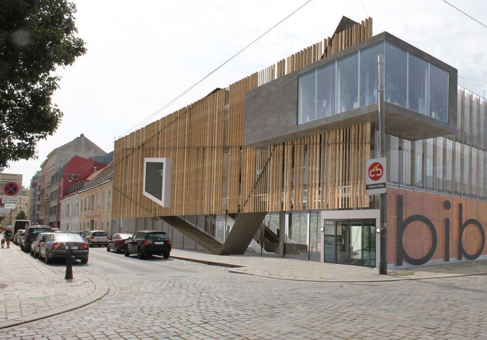 Modernisiertes Firmengebäude mit Fassadenverkleidung